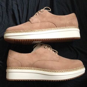 NEW Clark’s suede blush shoes size 6.5